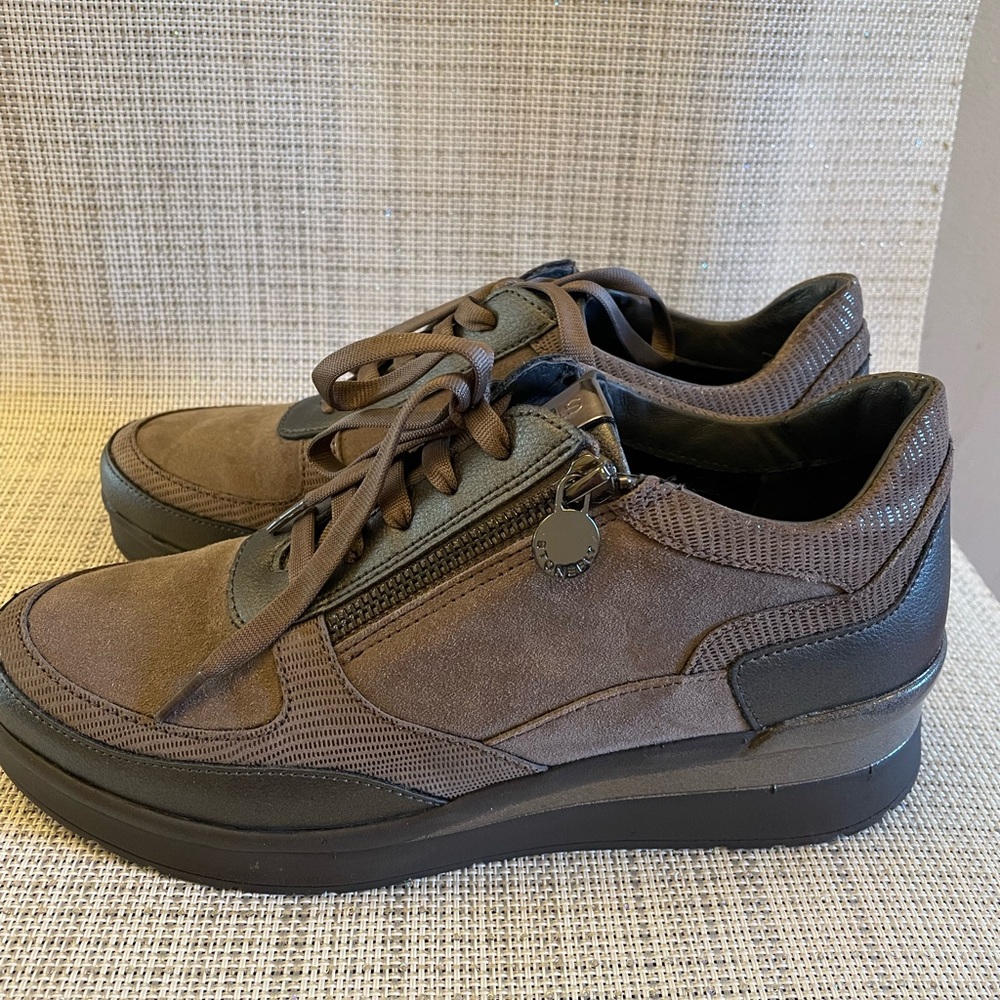 STONEFLY fashion sneakers. Size 38. NWOB